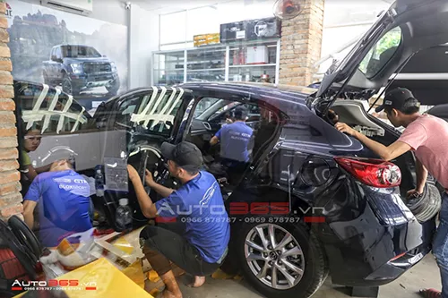 Cach Am Xe Hoi Chong On Vinh Vien Mazda 3 Xanh Den 6.png